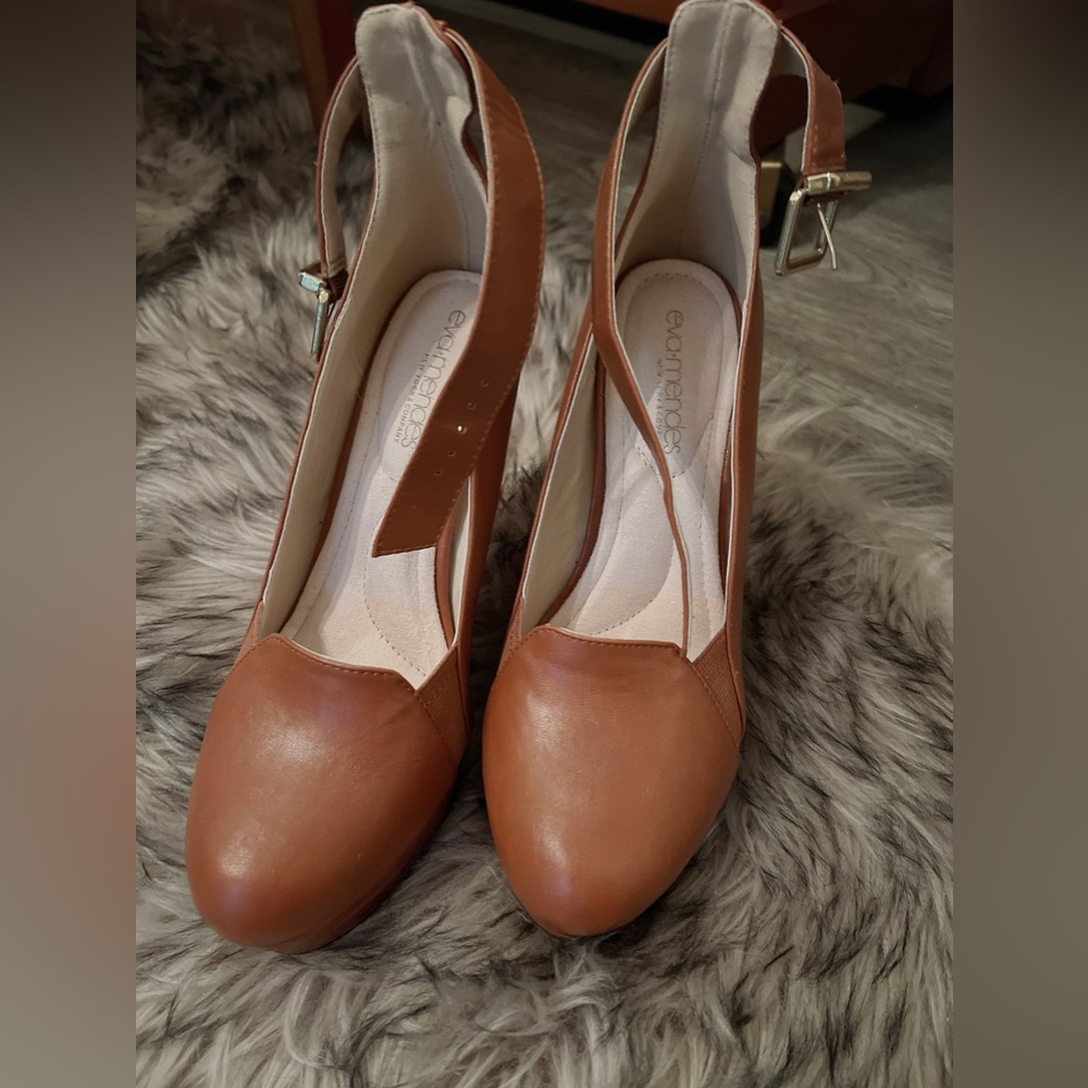 Eva Mendes with New York & Company Pump shoes. Brown/ tan faux leather .
